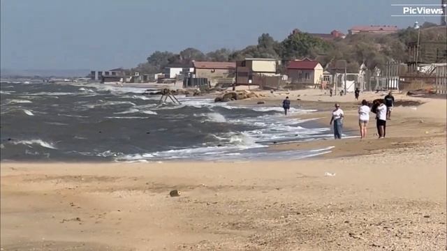 Голубицкая Азовское море Молодёжный пляж сегодня 19 сентября 2025. Погода в Голубицкой сейчас смотреть онлайн