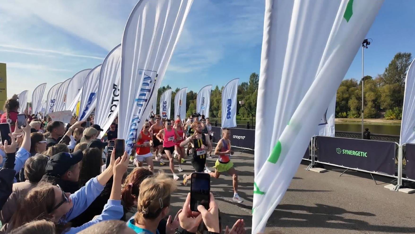 Более 7 тысяч участников собрал Ярославский полумарафон смотреть онлайн