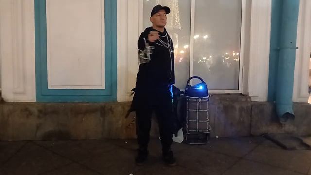ТАНЦОР МАЙКЛ ЛЕГЕНДА НЕВСКОГО ТАНЦУЕТ НА НЕВСКОМ ПРОСПЕКТЕ смотреть онлайн
