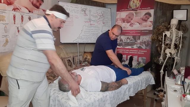 Как производить мануальную правку шеи, лежа лицом вверх? Обучение мануальной терапии у Олега Гудвина смотреть онлайн