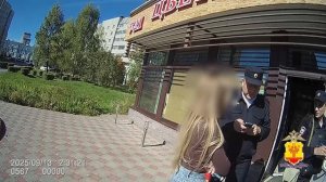 В Чувашии патрульные оперативно задержали мужчину, угрожавшего ножом продавцу цветочного магазина