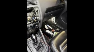 Установка активного сабвуфера Barracuda 12A V.2 от компании DL Audio в автомобиль VW Jetta 6