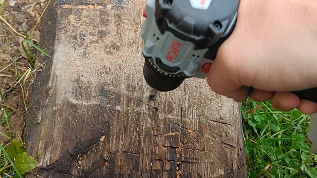 пример работы аккумуляторного шуруповерта Ресанта ДА-20-2ЛК-БП смотреть онлайн