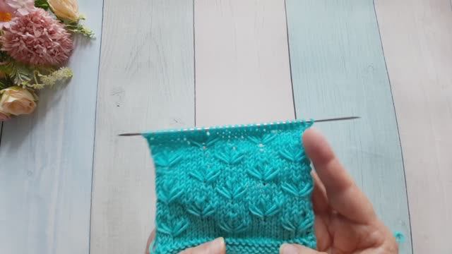 Красивый узор с цветочками для джемпера, детской кофточки.. смотреть онлайн