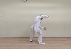 У Цин Си (Игры пяти зверей), выполняет Игорь Каролик