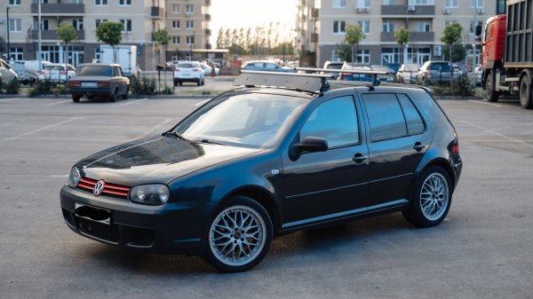 Гольф 4 1998 года выпуска. Двигатель 1.8 AGN 125 лс., АКПП