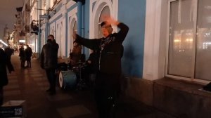 ТАНЦОР МАЙКЛ ЛЕГЕНДА НЕВСКОГО ТАНЦУЕТ НА НЕВСКОМ ПРОСПЕКТЕ