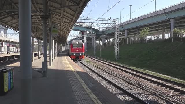 Электровоз ЭП2К-036 (ТЧЭ-8) со скорым поездом № 119А Санкт-Петербург - Белгород. смотреть онлайн