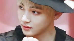 "💫 Тэхён: Король красоты 2025 и двойная победа на фестивале! 🎶👑"