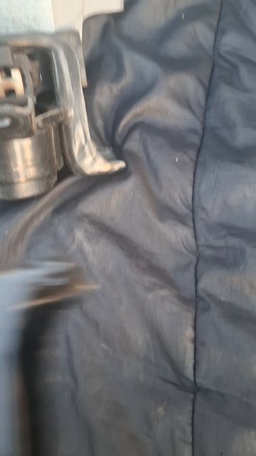 Неисправная правая опора ДВС SUZUKI SOLIO BANDIT MA36S.mp4