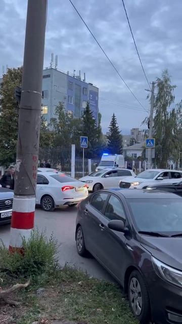 Из-за пробок, вызванных авиашоу, «скорые» ездят по тротуарам (