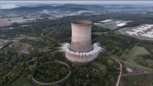 Снесли градирню для охлаждения АЭС Хартсвилл в Теннеси: кадры эффектного разрушения