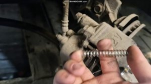 Установка пружинок на суппорта Mazda demio dw