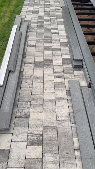 🏡🏡 укладываем новую брусчатку и меняем террасную доску. смотреть онлайн