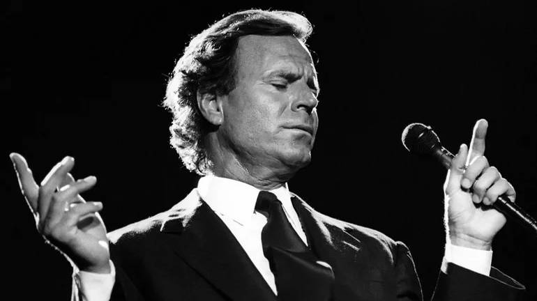 Julio Iglesias - Nostalgie (Nathalie) смотреть онлайн