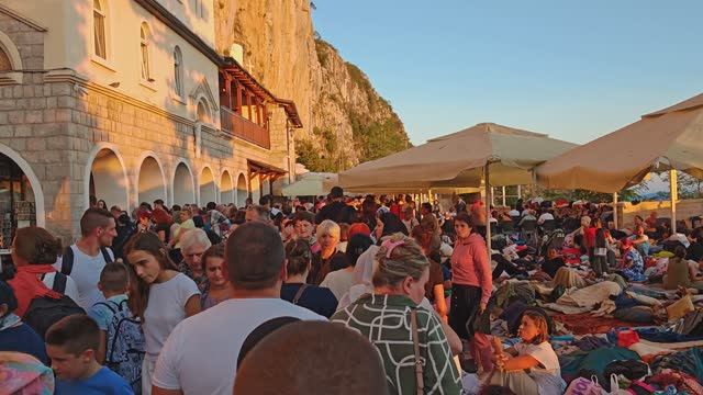☦️ 🇲🇪 манастир Острог (4K 60fps) смотреть онлайн