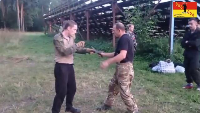 На ножах, тренировка