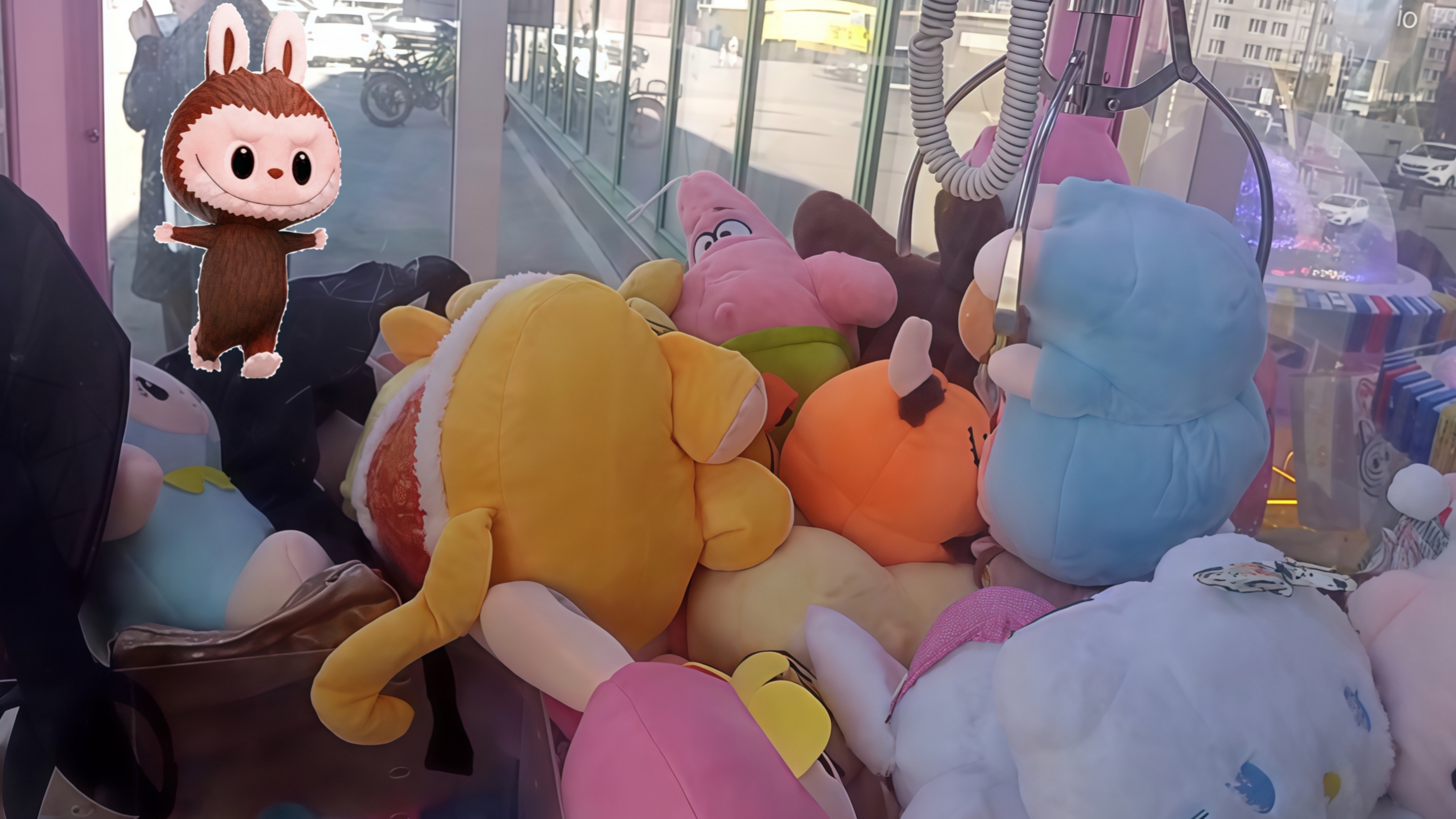 Как вытащить ЛАБУБУ из автомата Хватайка? смотреть онлайн