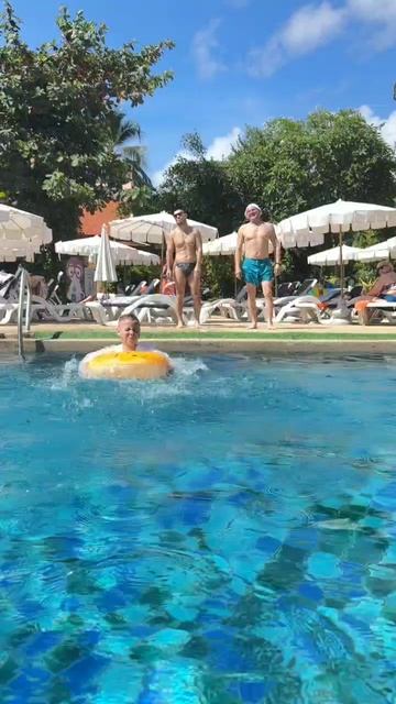 Когда сын уже совсем взрослый. "Побежали, пацаны!" смотреть онлайн