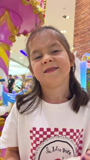 У ДЕВОЧКИ ВЫПАЛО ИЗ БОТИНКА