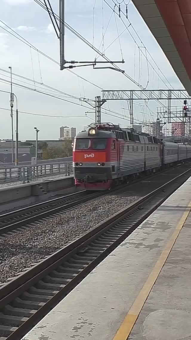 Электровоз ЧС7-250 (ТЧЭ-33) со скорым поездом № 100В Белгород - Москва. смотреть онлайн