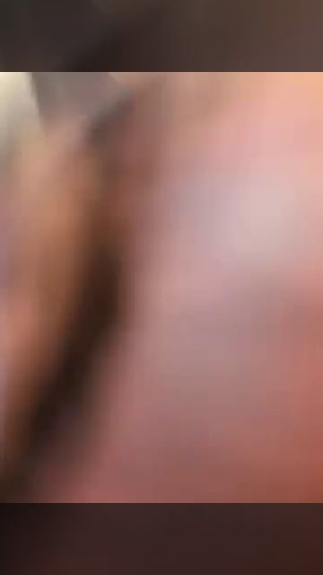 Шлепа мяукает