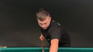 Как держать кий и двигать и прямо?