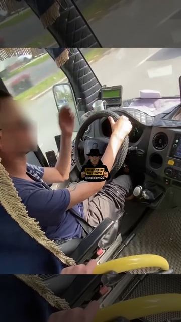 Странный водитель в Барнауле смотреть онлайн