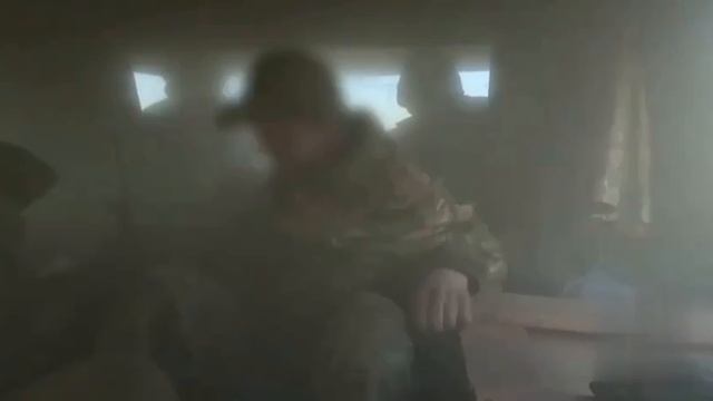 Прилёт вражеского FPV по транспорту с нашими бойцами. смотреть онлайн