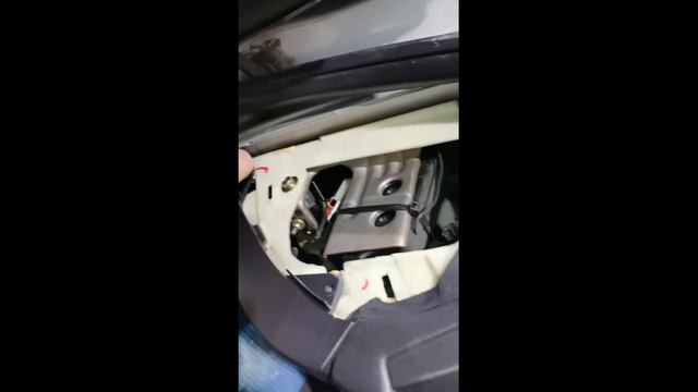 Hyndai Elantra 3 Снятия пластикового кожуха рулевой колонки и нижней пластиковой накладки под рулем