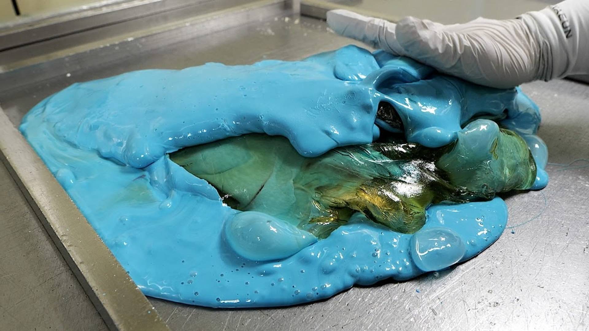 Изготовление конфет ручной работы с героями мультфильмов на кондитерской фабрике смотреть онлайн