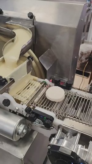 Глазировка замороженных сырников на линии JASSICA.