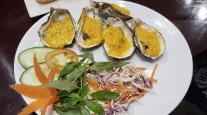 Вьетнам.Нячанг.Наш шикарный ужин с устрицами и морепродуктами....