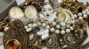 205. Распаковка лотов с винтажной бижутерией - Les Bernard, Accessocraft, Weiss и другие