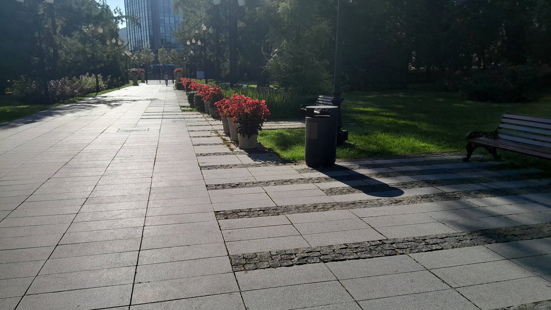 Вставки в мощение в виде линий и полос. Рассматриваем  интересный рисунок мощения.