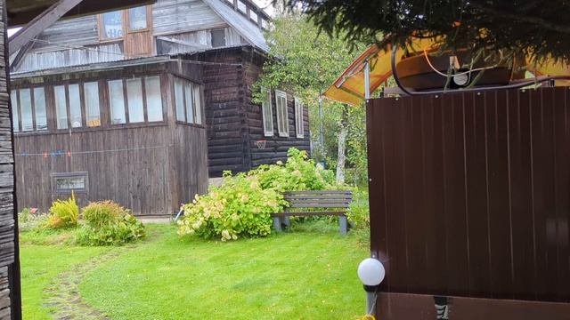 24-09-2025.Дача.Делаю дорожку вдоль теплицы.Подготовка второй клумбы с розами. смотреть онлайн