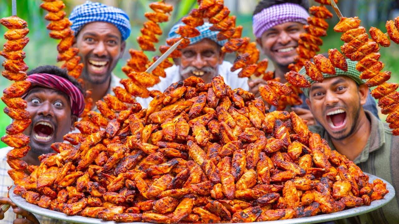 Сочные куриные крылышки барбекю, приготовленные на гриле в деревне - Индия смотреть онлайн