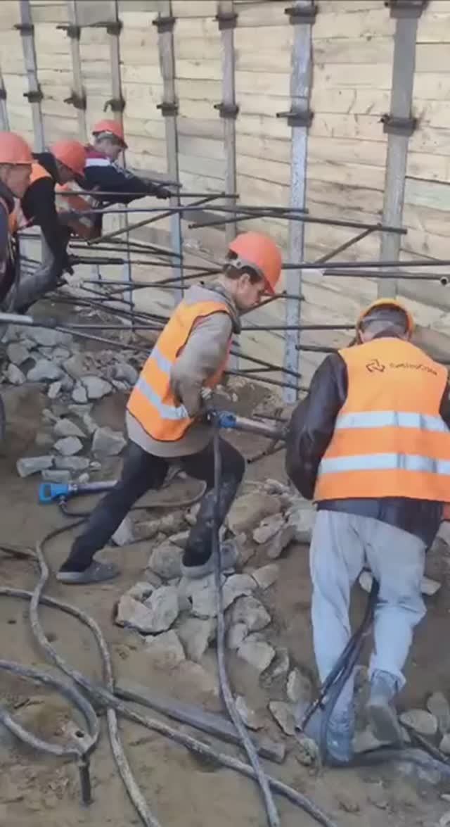 Забивка нагельных стержней при укреплении котлованов