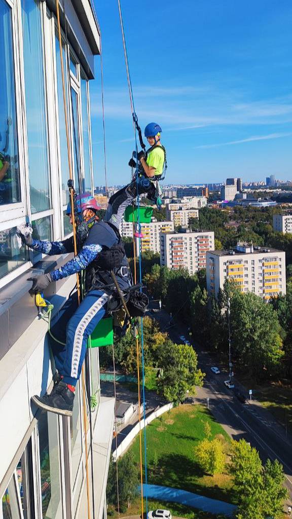 ЖК V-HOUSE моем окна