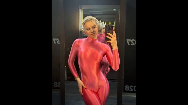 Девушки в обтягивающей одежде.Лосины / Леггинсы.Женские образы. смотреть онлайн