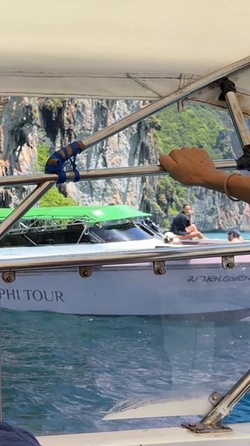 Ласточкины гнезда на островах Пхи-Пхи смотреть онлайн