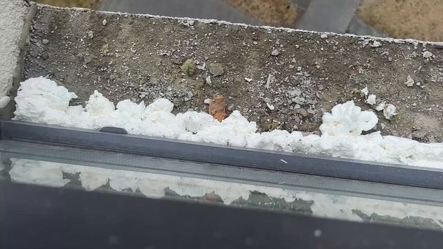 Утепление пластиковых окон: Запенивание отливов и герметизация швов
