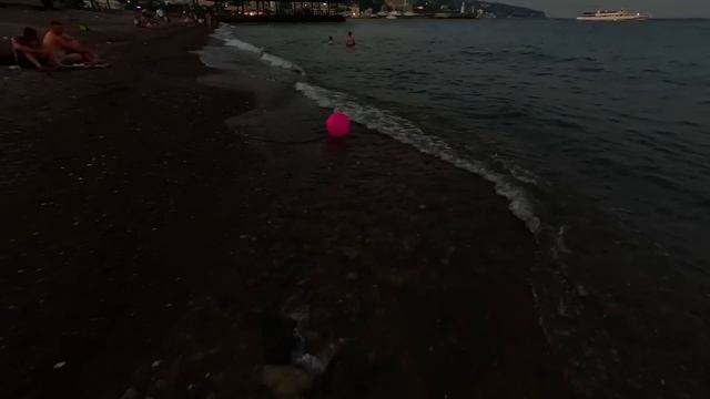 ▶️ Море вечером.Отдыхаем с Рыжиком .Ялта в конце июля Жизнь на море / Крым смотреть онлайн