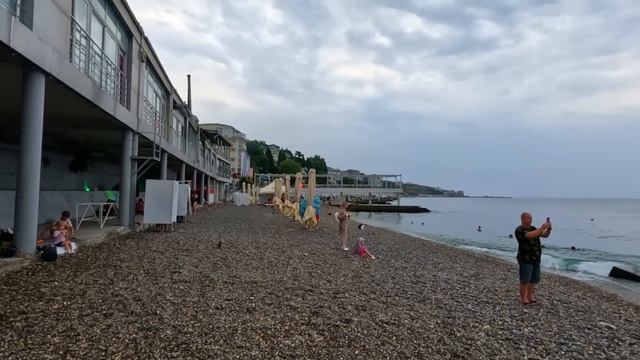 ▶️ Прогулка под дождем.Приморский , массандровский пляж.Храм на холме.Уличные собаки.Ялта август смотреть онлайн