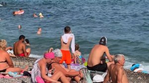 ▶️ Скоро Бархатный сезон. Пляж и набережная Ялты.Толпы людей.Критическая плотность отдыхающих.Крым