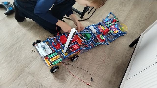 Змея из конструктора смотреть онлайн