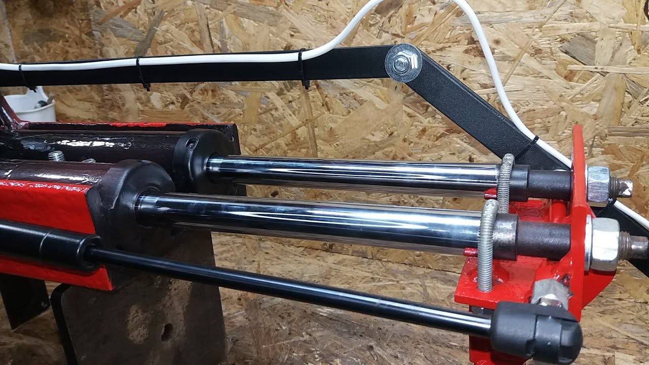 СУПЕР-ПОМОЩник для мастерской из металлолома. Мини-станок. Стойка для дрели из амортизаторов. смотреть онлайн