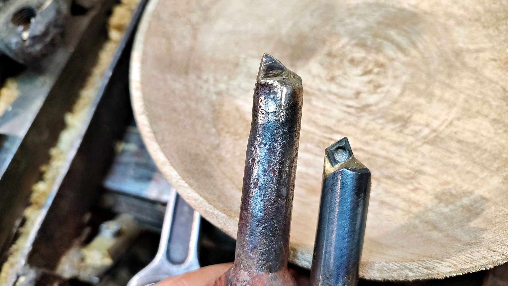 Напайка твёрдосплавной пластины на расточной резец и декоративный обжиг самшита. смотреть онлайн