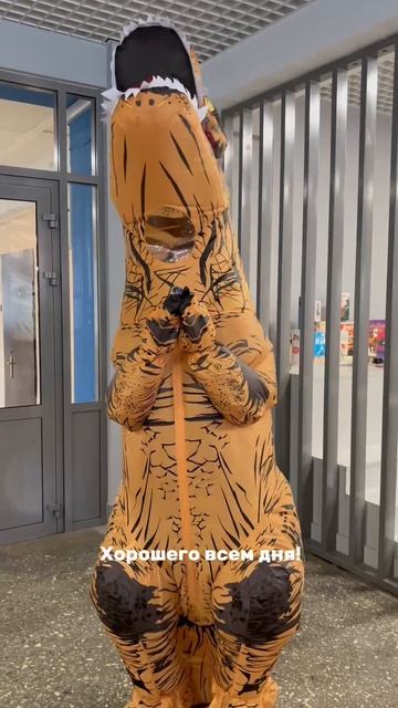 В КНИТУ замечен динозавр 😲 смотреть онлайн