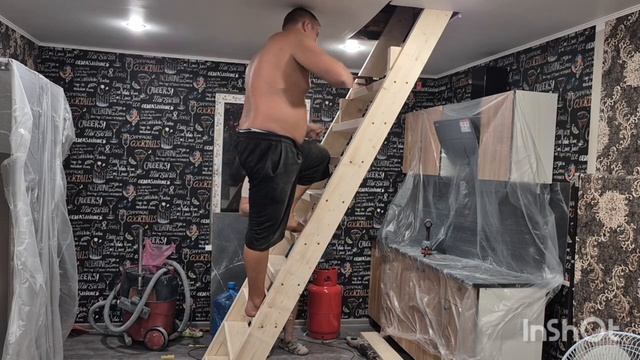 Сергей с Лёшей делают лестницу на второй этаж смотреть онлайн